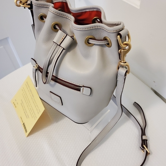 NWT Dooney & Bourke Florentine Ecru In Color Leather Crossbody Bag, Clas… - Picture 7 of 10